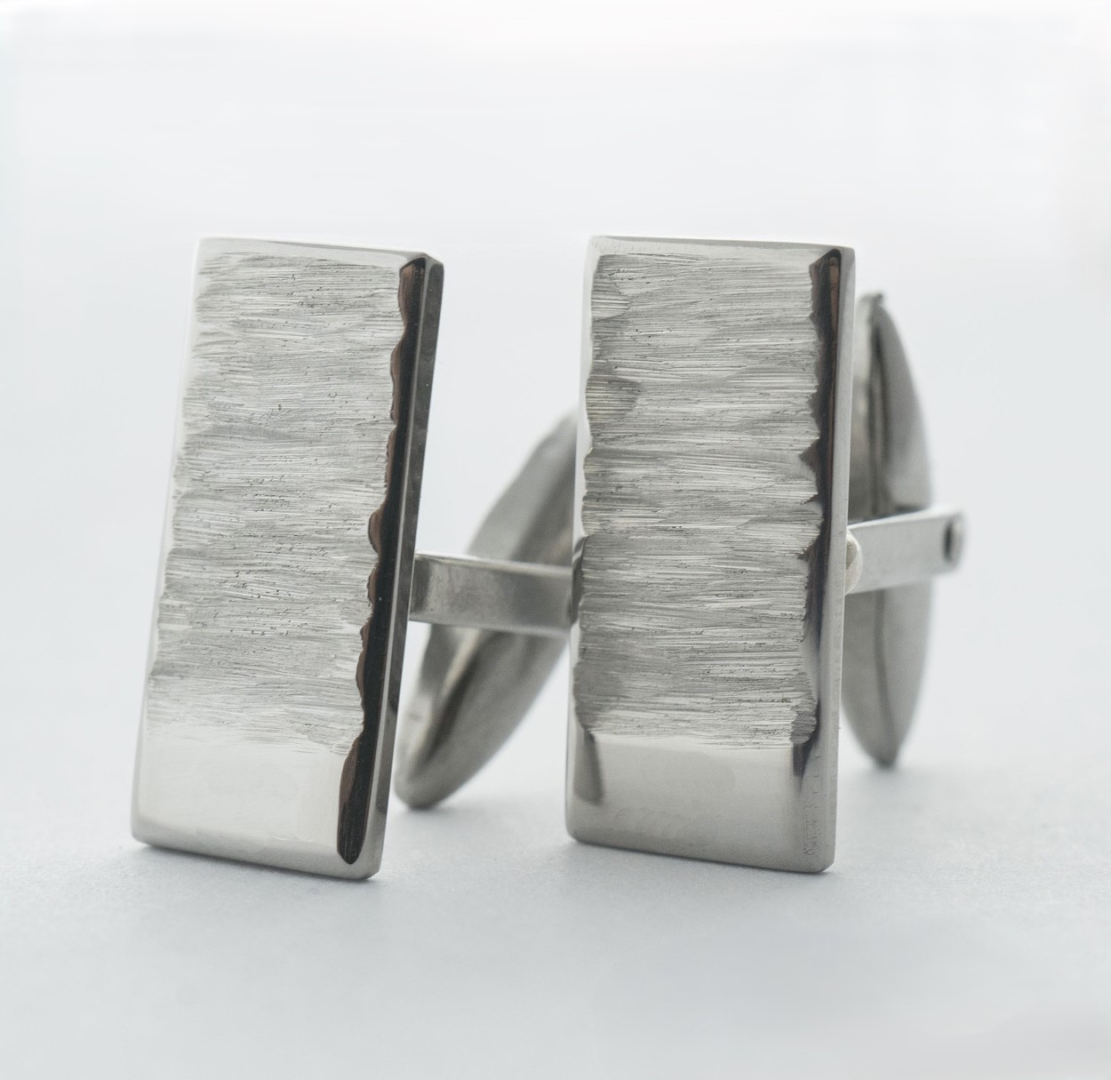 man�etov� knofl��ky s&nbsp;inici�ly monogram ryt�