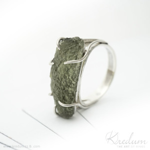 Osazení do krapen: stříbrný prsten s vltavínem, velikost 60, tloušťka prstenu cca 1,1-1,2mm - sk3392