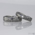 Ilustran foto: Snubn prsteny damasteel, typ PRIMA + ir diamant 2 mm. Struktura voda, lept 100% zatmaven, ky 5,5 mm a 4,5 mm