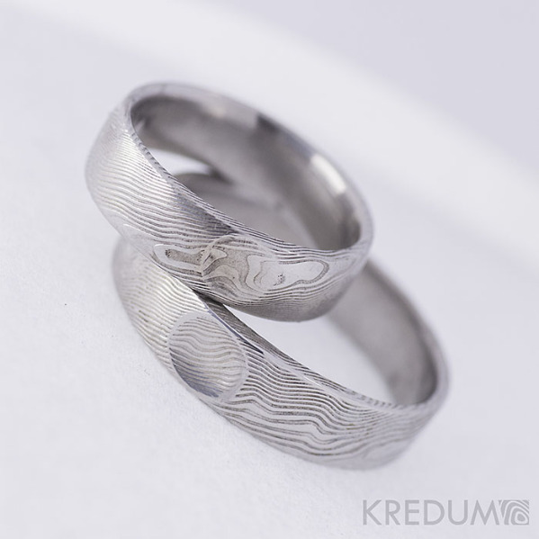 Snubní prsten kovaná nerezová ocel damasteel - PRIMA s ozdobou - dřevo