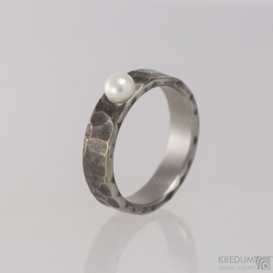 Natura s perlou - kovaný prsten z nerezové oceli - S1493