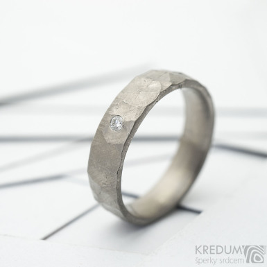 Raw titan - kovan snubn prsten s diamantem 2 mm - SK3692