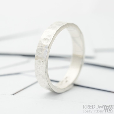 Natura Silver - Ručně tepaný stříbrný snubní prsten - lesklý, SK3699