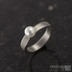 Prsten kovaný - Klasik titan a perla - matný
