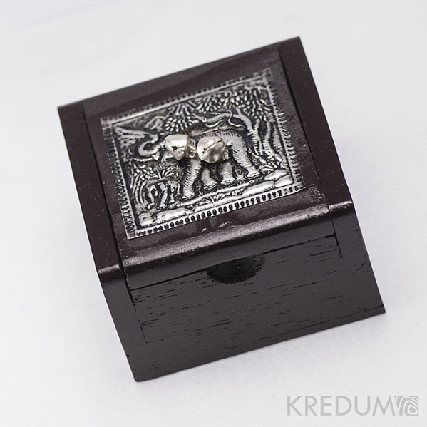 Dřevěná krabička z cizokrajného dřeva - Slon malý a rolničky
