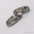 Kovaný snubní prsten damasteel - Prima + diamant 2 mm, struktura dřevo, lept tmavý střední