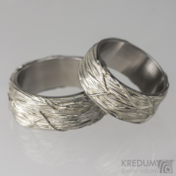 Motaný snubní prsten nerezový - Gordik - vyplněný stříbrem a s nerezovou vložkou