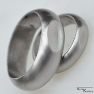 Kovaný nerezový snubní prsten - Klasik s ozdobou - lesklý