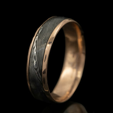 Kasiopea red - devo - Zlat snubn prsten a damasteel - 68,5/6,5/1,7 mm, CR6550