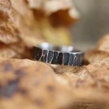 Raw tmavý - kovaný snubní prsten z nerezové oceli - CR5723