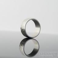 Draill line světlý, matný - velikost 52, šířka 8 mm, tloušťka 1,4 mm - Kovaný snubní prsten s broušenými boky - SK2240 (3)
