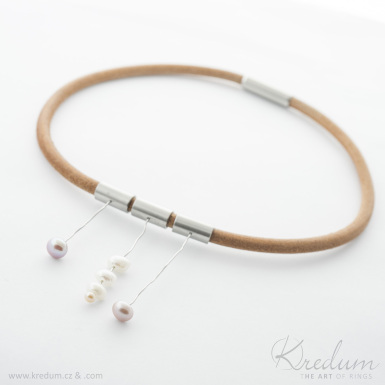Designový náhrdelník s perlami - SK4452