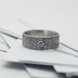 Zásnubní prsten damasteel - Prima, struktura kolečka + broušený safír 2,1-2,7 mm vsazený do stříbra, profil C+CF, velikost 55, šířka 7 mm, tloušťka střední, lept  tmavý střední - et 2332