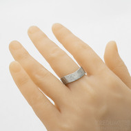 FOREVER Draill matný - Kovaný nerezový snubní prsten - velikost 63,5 šířka materiálu 7 mm, šířka vlny celkem 10 mm - produkt SK2353