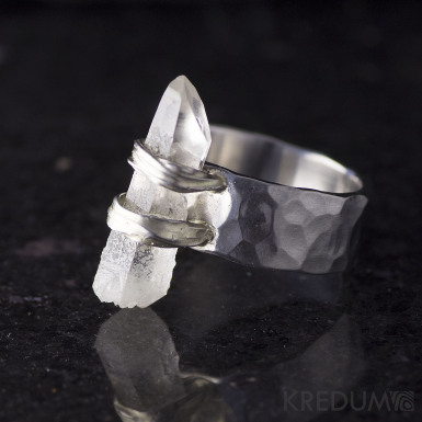 Gelida - kovaný nerezový prsten s křišťálem, S1509