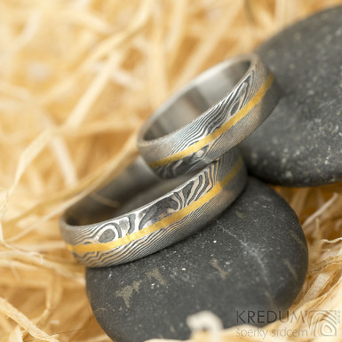 Golden line - struktura devo - Snubn prsteny damasteel a zlato
