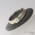 Gordik Flower - Motaný snubní nerezový a stříbrný prsten se stříbrnou kytičkou