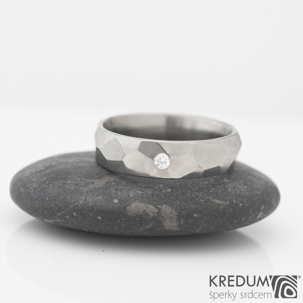 Prsten kovan - Skalk titan a ir diamant 2 mm - leskl