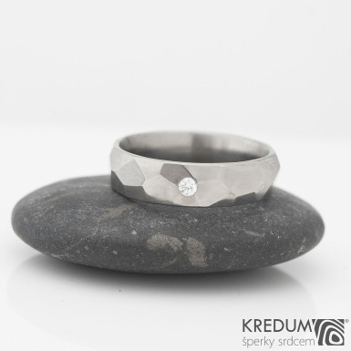 Rock titan leskl a ir diamant 2 mm - kovan snubn prsten
