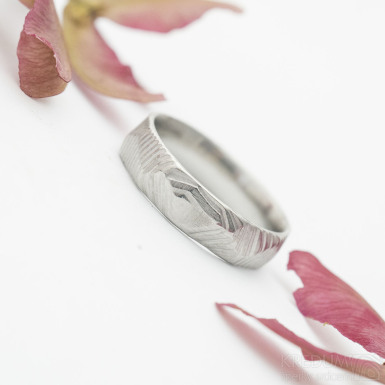 Rock damasteel - vzor rky - kovan snubn prsten z nerezov oceli 
