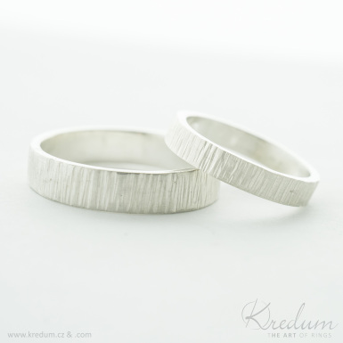 Wood silver - Stříbrný kovaný snubní prsten