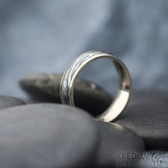 Kasiopea white - Zlatý snubní prsten a damasteel - velikost 57, šířka 5,5 mm, voda - extra TM, okraje hladké 2x0,75 -  SK1749 (5)