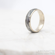 Kasiopea white - Zlatý snubní prsten a damasteel - velikost 57, šířka 5,5 mm, voda - extra TM, okraje hladké 2x0,75 -  SK1749 (3)
