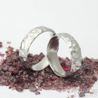Marro - kovaný snubní prsten z nerezové oceli