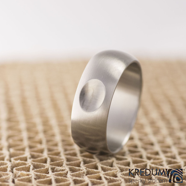 Klasik matný s ozdobou - Kovaný nerezový snubní prsten, S1983
