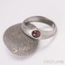 Královna a granát - zásnubní, snubní damasteel prsten, produkt 945