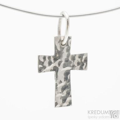 Tepaný křížek lesklý - přívěsek ze stříbra - SK3837