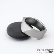 Kumali nerez - Kovaný nerezový snubní prsten, SK1334
