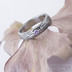 Natura a broušený ametys osazený do stříbra - kovaný damasteel prsten, struktura dřevo, lept 100%
