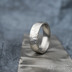 Snubní prsten damašková ocel - Natura damasteel, struktura dřevo, lept světlý střední, profil C+CF - vel. 66, šířka 7 mm, tloušťka  2 mm - SK1608