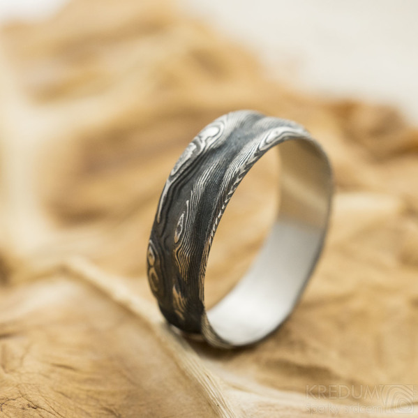 Pn vod - Snubn prsten damasteel, struktura devo - velikost 60, ka 6,3 mm, lept 100%, zatmaven - SK3146