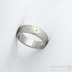 Zsnubn prsten s moissanitem - Prima damasteel, moissanite 2 mm vsazen do zlata - velikost 58, ka 6 mm, struktura koleka, lept svtl stedn, profil B - Snubn prsteny z damasteelu - k 1884
