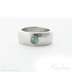 Zsnubn prsten s drahm kamenem - Prima damasteel, vzor rky, svtl + smaragd kaboon 4 mm, velikost 57, ka 8 mm, tlouka cca 2,1 mm, profil B - et 2460
