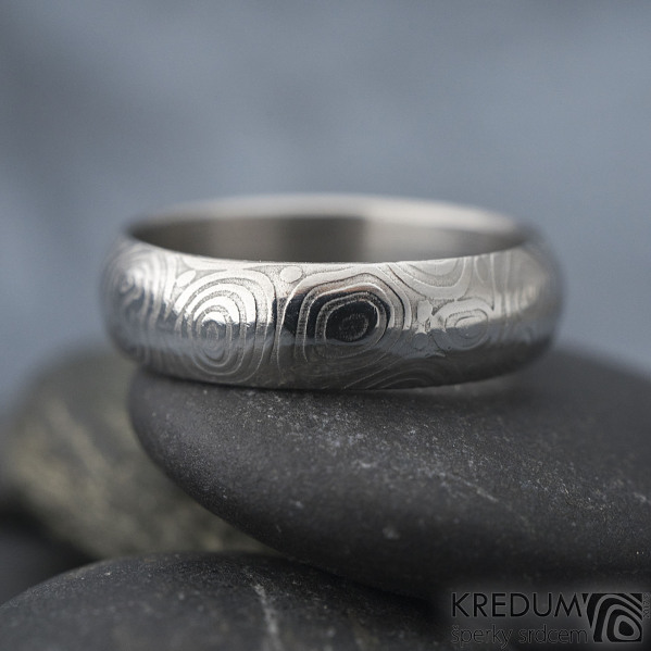 Prima kolečka - Kovaný snubní prsten z oceli damasteel, SK1279