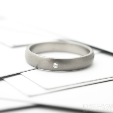 Prima titan matný a čirý diamant 1,5 mm - kovaný snubní prsten 