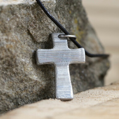 Křížek s očkem, dřevo - Přívěsek z nerezové oceli damasteel, CR5827