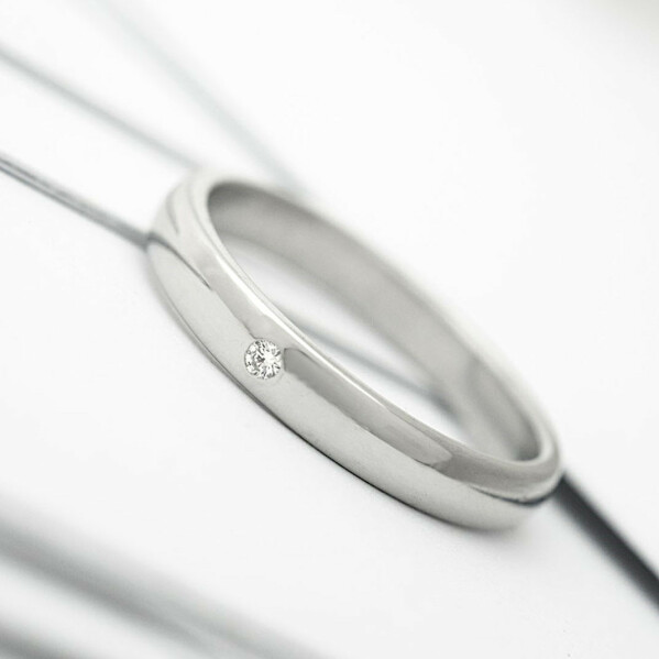 Prima nerez a diamant 1,5 mm - prsten z chirurgick oceli