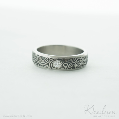 Prima line a diamant 2 mm - koleka - snubn prsten kovan nerezov ocel damasteel - SK4004