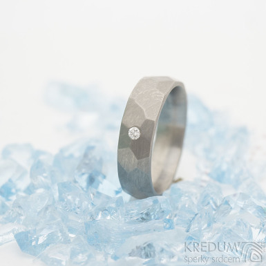Rock titan matný a čirý diamant 2 mm - kovaný snubní prsten