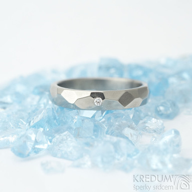 Rock titan lesklý a čirý diamant 1,5 mm - kovaný snubní prsten