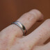 Ruori red - snubn prsten z damakov oceli s linkou z ervenho zlata