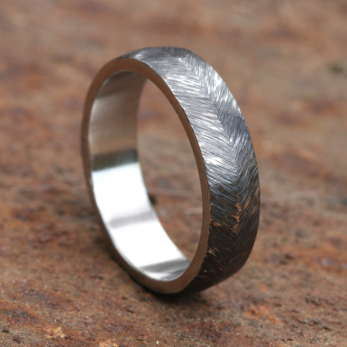 Klas tmav - kovan snubn prsten z nerezov oceli - V5125