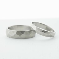 Rock matn - kovan snubn prsten z nerezov oceli
