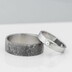 Snubní prsteny z chirurgické oceli - pánský vel 72, šříka 8 mm, profil C, zatmavený a dámský vel. 56, šířka 4 mm, profil C, lesklý - k 0141