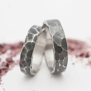 Natura nerez - čierný - kovaný snubný prsteň z chirurgickej ocele