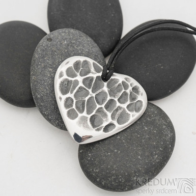 Heart - trsátko, kovaný prívesok z nehrdzavejúcej ocele